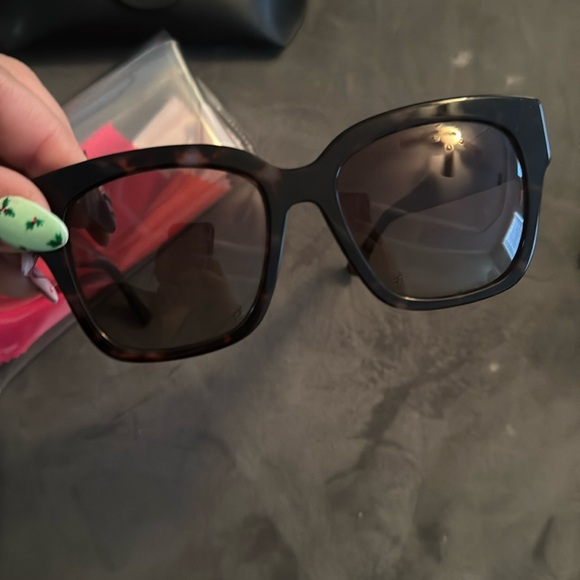Quay sunglasses - Picture 1 of 2
